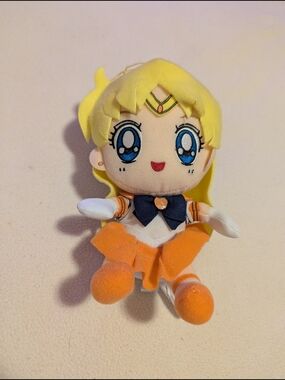 Official Sailor Moon Sailor Venus Chibi Plush - Great Eastern Entertainment